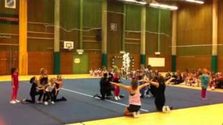 preview picture of video 'Haninge Cheer Elite, Julavslutning 2010, Snowballs, Torvalla Sporthall'