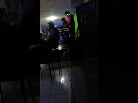 Dj chuzo mix  en bongos discoteca