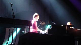 Sara Bareilles Love is Christmas and Gravity SF 12/10/11