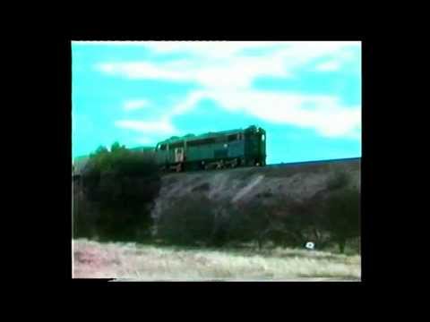945 on the empty 'Stonie' + and 842 on an up transfer goods_Port Adelaide, January 1984.