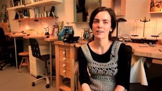 Antje Adam stellt neue Schmuckwerkstatt der Kunst.Schule.Rostock vor
