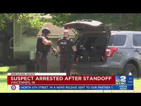 UPDATE: 1 found dead in Vincennes liquor store parking lot