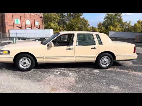 1997 Lincoln Town Car (CC-1899143) for sale in Saint Charles, Missouri