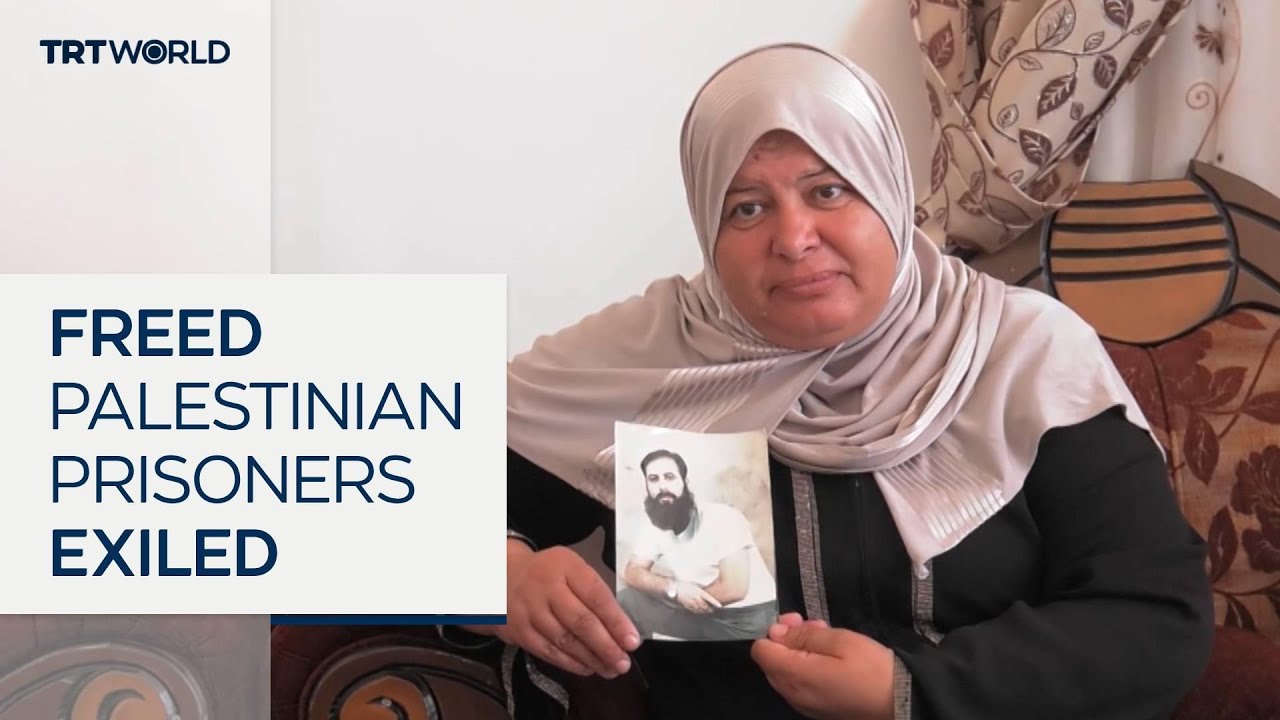 Israel forces 12 freed Palestinian prisoners into exile