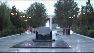 preview picture of video 'Ashgabat. evening square. Вечерняя площадь в Ашгабаде.mp4'