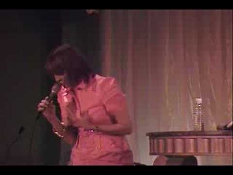 Noemi Luz cantando Dios Vino a Verte