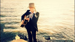 Laurie Lewis &amp; The Right Hands