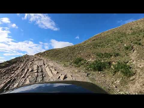 TWUID NZ0400-02 Fremington Edge in a Dacia Duster