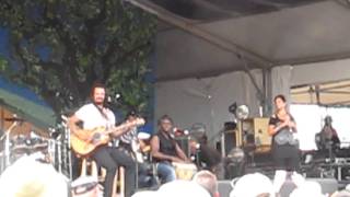 Michael Franti &amp; Spearhead- Hey World (Don&#39;t Give Up Version) (Sun 5/8/11)