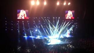 Bård ylvis åker performing Somone like me live in Oslo spec