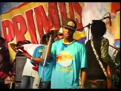 Wenge musica maison mère chante la chanson Nicky D de Werrason (live au fikin)