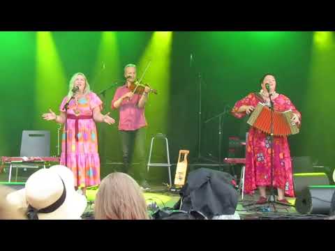 Värttinä - Matalii ja mustii / Marilaulu (Ilovaari 2022)