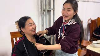 Vừa đi vừa trông không rơi mất vàng!