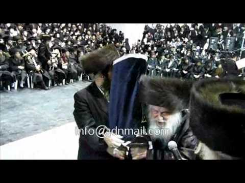 Hachnosas Sefer Torah In Shomrei Emunim - Teves 5772