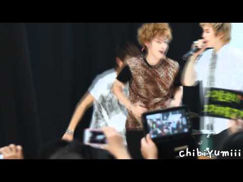 120626 BLOCK B - Let's Get Retarded (U-Kwon dance)