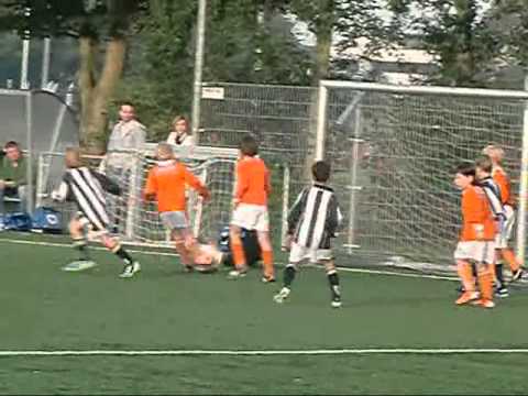 Oranje Wit E12 - Dubbeldam E10  uitslag 4 - 1  24-09-2011.wmv