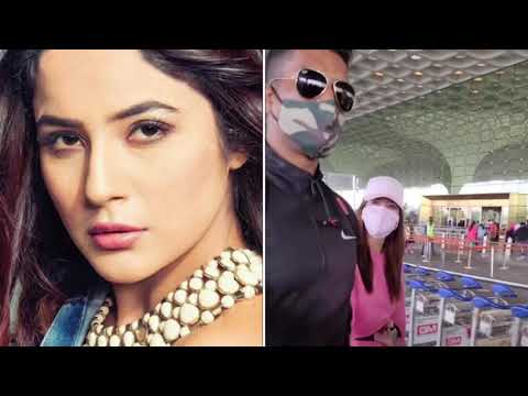 Shehnaz Gill cutting birthday cake at  Airport 👉🎂