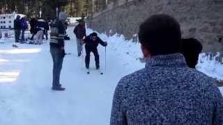 preview picture of video 'Kufri (Shimla) - Skiing at Fun Park'