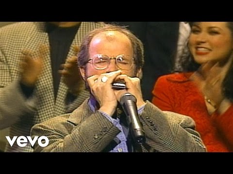 Bill & Gloria Gaither - God Is With Us [Live] ft. Buddy Greene