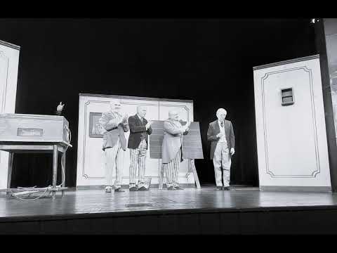 Vyšetřování ztráty třídní knihy - Genadij Rumlena jako Ředitel