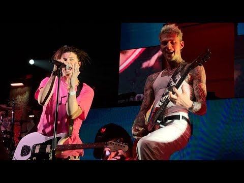 MACHINE GUN KELLY BRINGS OUT YUNGBLUD TO PERFORM MACHINE GUN KELLY BRINGS OUT YUNGBLUD TO PERFORM