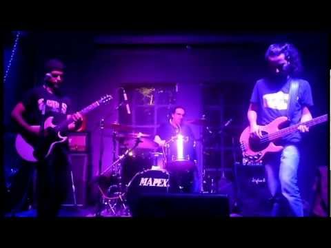 Fool In The Box - Blissful Tribe (live @ 6dogs)