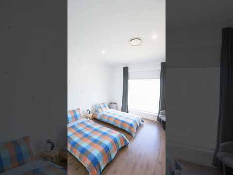 2/7 Berkeley Close, Broadmeadows, VIC 3047, 4房, 3浴, 城市屋