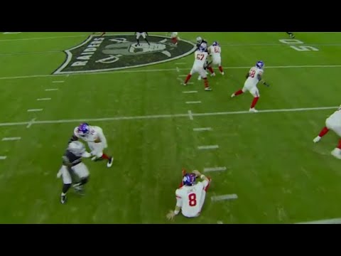 Daniel Jones Suffers Non-Contact Knee Injury vs Raiders