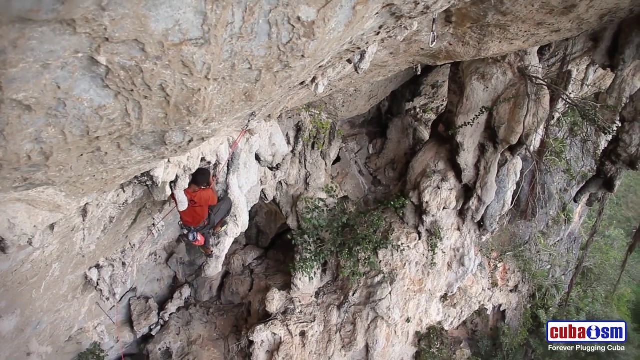 Climbing in Viñales, Cuba - El Cosa on Esplendido - 033v01