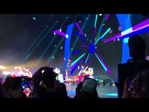 [SEVENTEEN: The Diamond Edge Tour in Chicago] Pretty U 170818