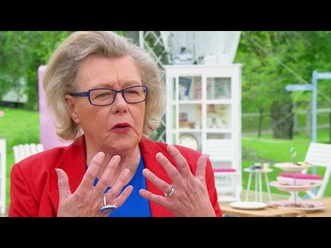 Birgitta Rasmusson höjer Linus Larssons småkakor till skyarna - Hela Sverige Bakar (TV4)