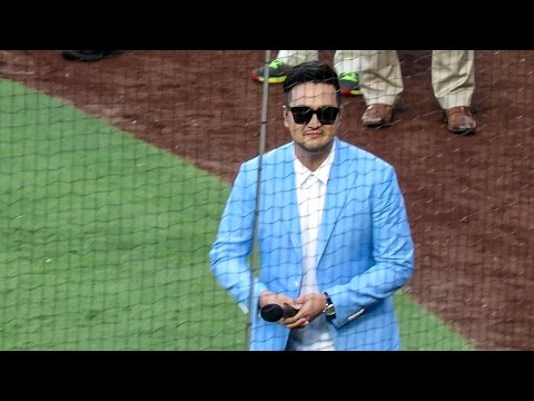 Kim Tae-woo Sings US National Anthem at Dodgers Today