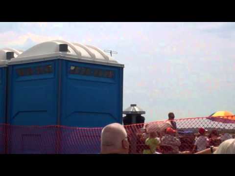 Dave Dacy performs at 2014 Rockford Airfest