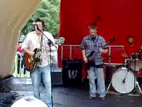Small Town Bullies @ Ipswich Music Festival 08 - Wooly Bully