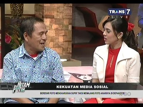 Hitam Putih 5 Mei 2015  Supir Taksi Memajang Foto Anaknya Di Depan Stir