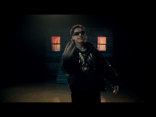 Das Video zu 'Z TYLU GLOWY' (jetzt ansehen)