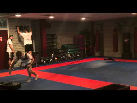 Alphadeuren Houten een team met een missie