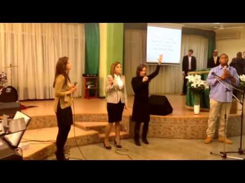 Innalziamo le mani Gruppo di lodi UGCI