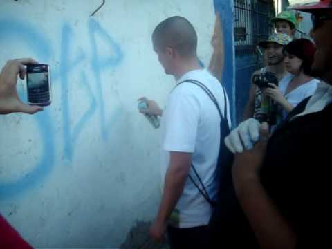 DJ STEPPA MAKING GRAFFITI IN GUETTO