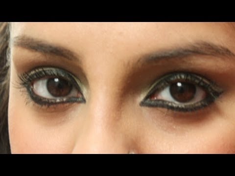 The Feline Flick - Cat Eye Make-up Tutorial