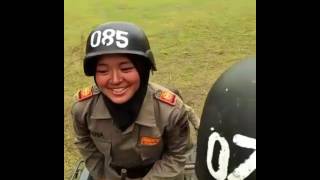 Download lagu Pendidikan Brimob Watukosek - Lompat Kendaraan Polwan (Polda Sumbar) mp3