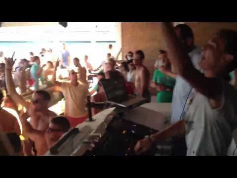 YachtWeek Feed The Dada