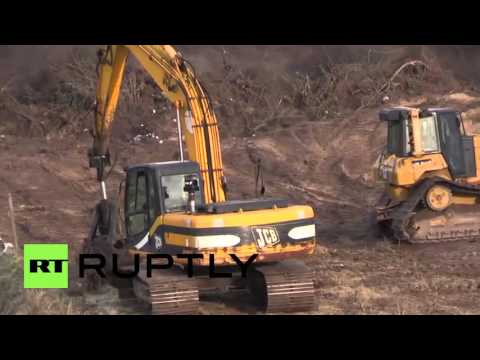 France: Diggers forge path to Calais refugee camp ahead of demolition
