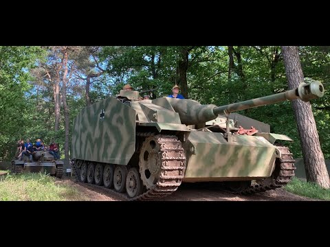 #13 2 x STUG 3 part 1 - Militracks Overloon