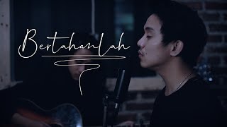 Download lagu Bertahanlah - Harry Tambunan (Acoustic Version) mp3