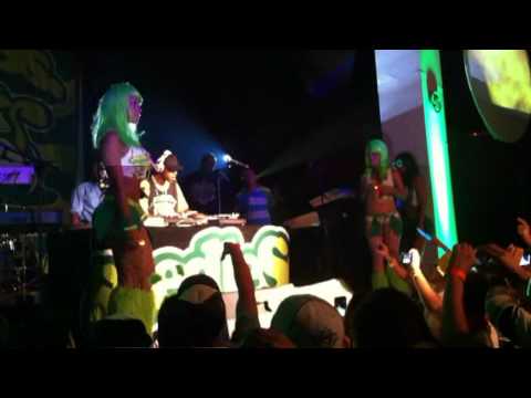 DJ Jam (Official DJ of Snoop Dogg / Dr. Dre) LIVE in COSTA RICA (with Barrington Levy) 2011