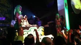 DJ Jam (Official DJ of Snoop Dogg / Dr. Dre) LIVE in COSTA RICA (with Barrington Levy) 2011