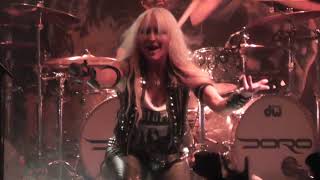 Doro, live, 06 Dec 2017, Backstage, Munich, Part 1, Raise Your Fist in the Air + I Rule the Ruins