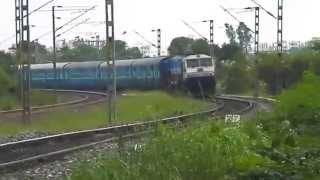 preview picture of video '17320 Secunderabad - Hubli Express curves into Hi-Tech City'