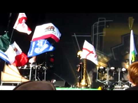 La Roux - Live at Glasto 2010